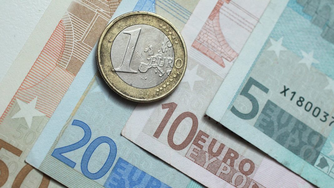 Stoku i depozitave, ne 1 vit kursimet ne leke u rriten 14 here me shume se ato ne euro